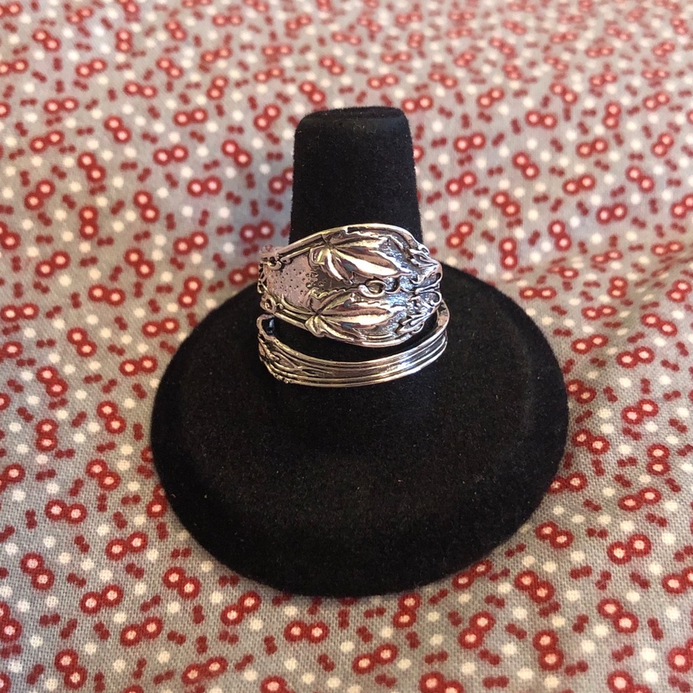 Elegant Silver Leaf Ring